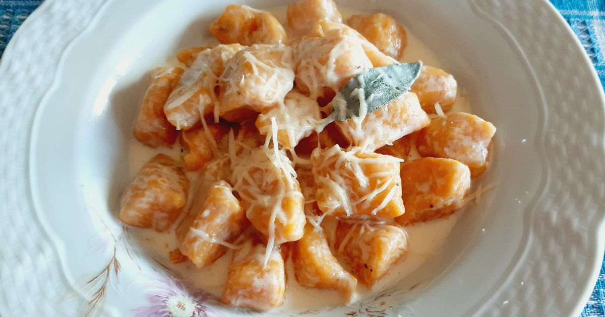 Ñoquis con crema y salvia